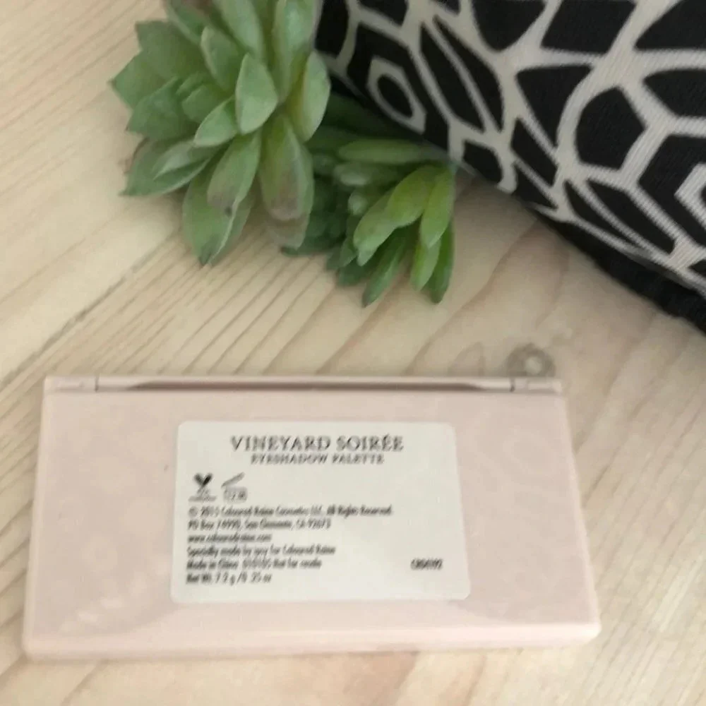Vineyard Soirée eyeshadow palette